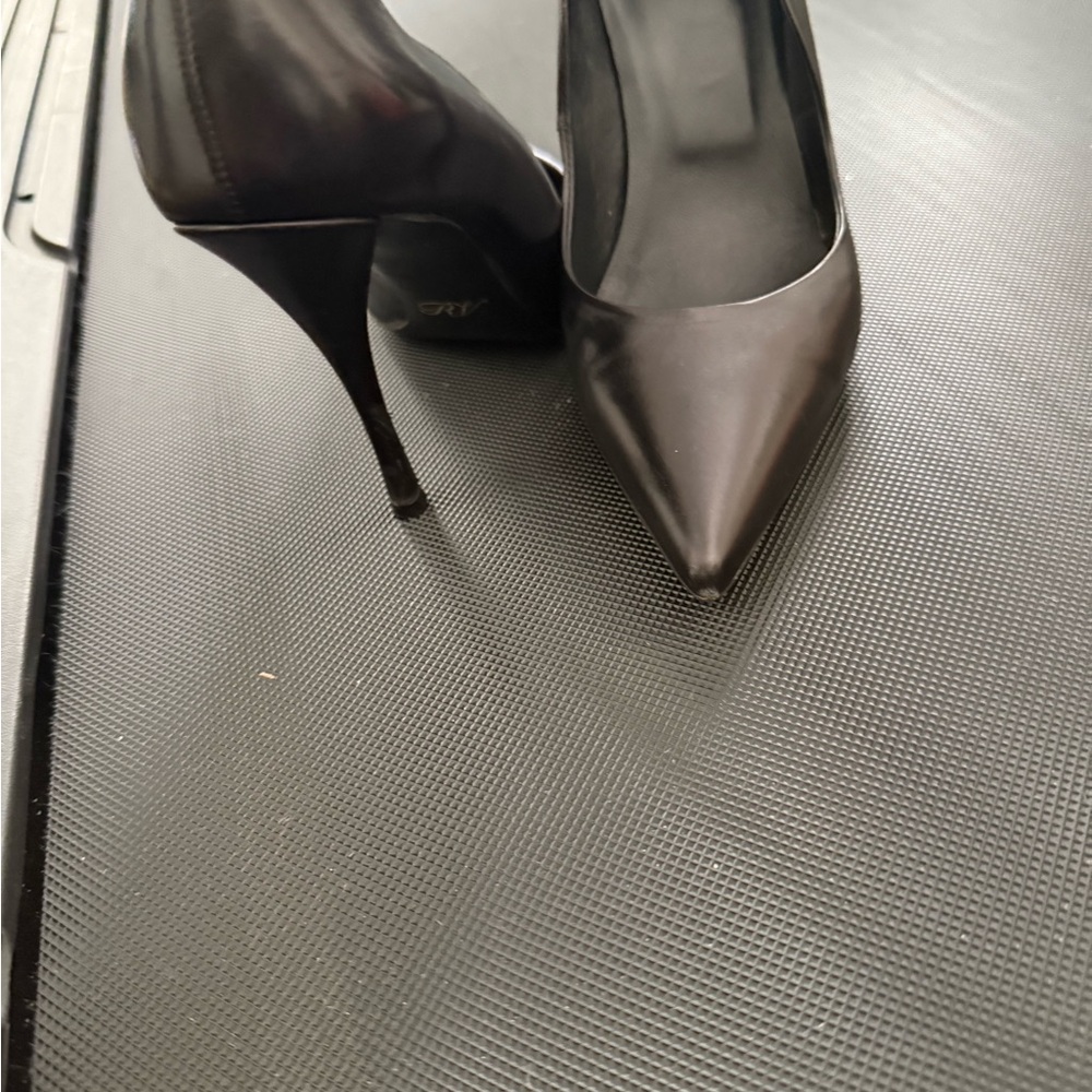 Roger Vivier Black High-Heeled Pumps